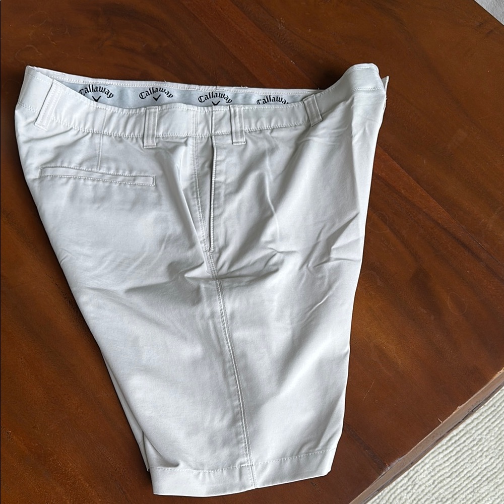 Callaway men’s golf shorts. Size 40.